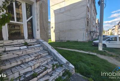 Spațiu comercial, de 26 mp, în Uric