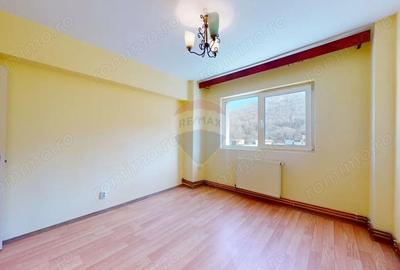 Apartament cu 4 camere decomandat în Valea Cetății - 1