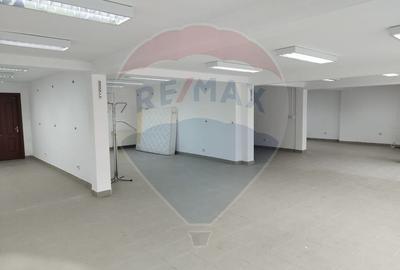 DE INCHIRIAT Spatiu comercial cu destinatii multiple, vad comercial! - 5