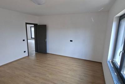 Casă cu 3 camere cu Teren 410 Mp în Șerbănești - 2