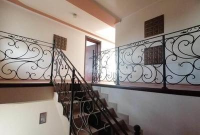 Casă cu 7 camere cu Teren 400 Mp în Domnești - 10