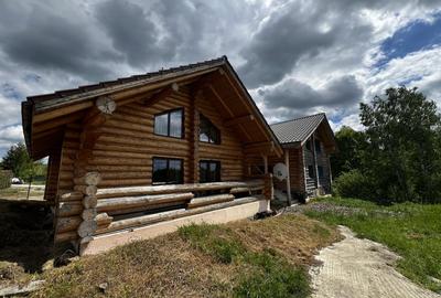 Doua cabane din bustean rotund, 120 mp utili, 1200mp teren, zona Balcesti