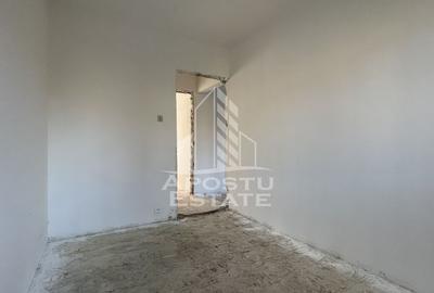 Apartament cu 3 camere semidecomandat în P-ța Doina