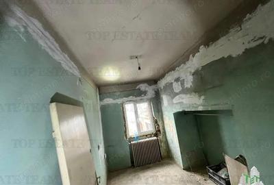 2 garsoniere adiacente la rosu pe Calea Grivitei, etaj 4 - 3