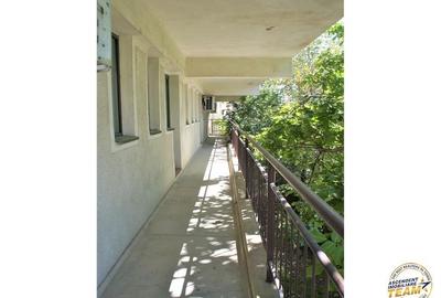 Spațiu comercial, de 40 mp, în Tractorul - 9