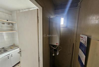 Apartament cu 3 camere semidecomandat în Micro I - 18