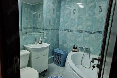 Apartament cu 3 camere semidecomandat, mobilat în Panduri - 1