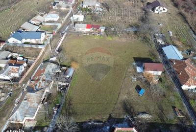 Teren de 3700 mp, în Central - 1