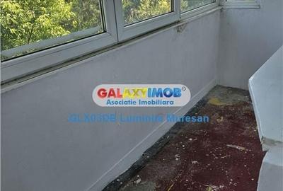 Apartament cu 4 camere în Aleea Trandafirilor