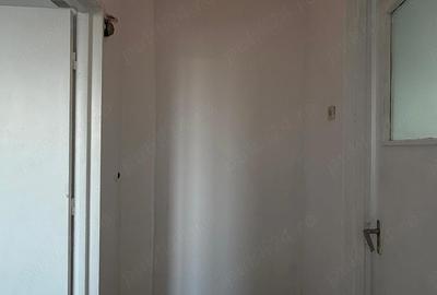 Apartament cu 2 camere semidecomandat în CET - 2
