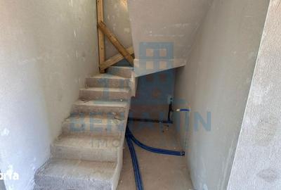 Casă cu 4 camere cu Teren 200 Mp în Malu Mare - 18