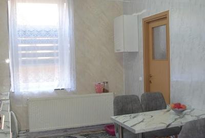 Apartament cu 3 camere semidecomandat în Central - 1