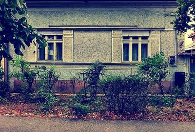 Vand casa 3 camere,singur in curte, str. Horea, s.t.= 500 m ,in Oradea - 5