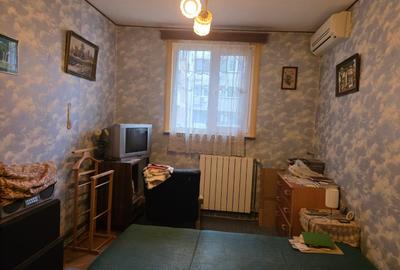 Titan, chiar la intrare in Parcul IOR, pe Lunca Bradului, la Scoala 195 - 7