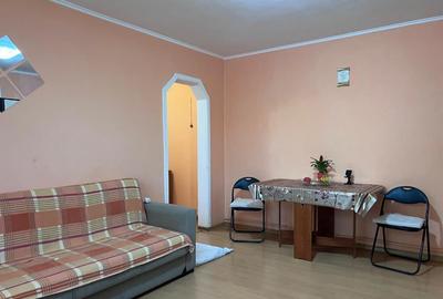 Apartament cu 3 camere semidecomandat în Dacia