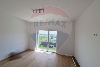 Casa / Vila - 132,5 mp  , teren - 264 mp  / zona Carcea - 18