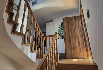 Casă cu 4 camere cu Teren 180 Mp în Central