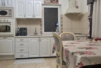 Casă cu 4 camere cu Teren 700 Mp în Central - 1