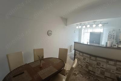 Apartament spa?ios cu 2 camere, Centru bucatarie open space, balcon, centrala proprie