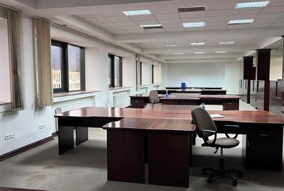 Birou, de 330.5 mp, în Astra - 1