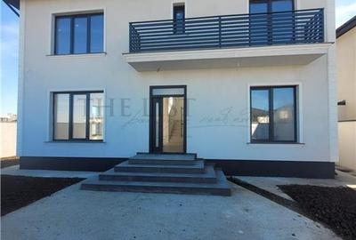 Casă individuală cu 5 camere cu Teren 400 Mp în Tunari