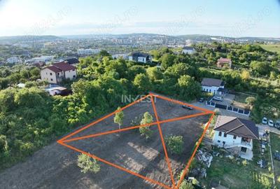 Teren de 1200 mp, în Bucium