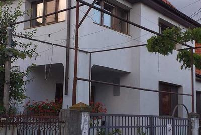 Casă cu 4 camere în Central - 6