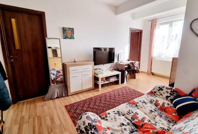 Apartament cu 2 camere semidecomandat, mobilat în Berceni