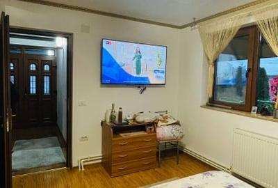 Casă individuală cu 5 camere cu Canalizare în Km 5 - 11