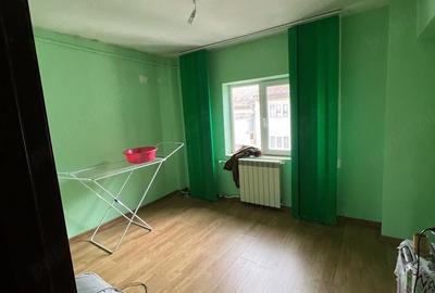 Apartament cu 4 camere decomandat în Central - 1