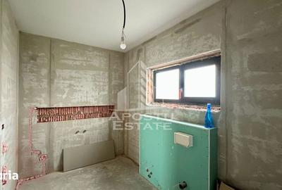 Casă cu 5 camere cu Teren 623 Mp în Ronaț