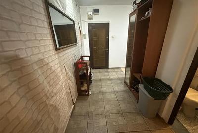 Decomandat, etaj intermediar in bloc anvelopat - 2