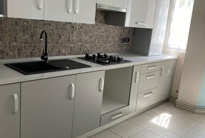 Apartament cu 3 camere semidecomandat în Central - 2