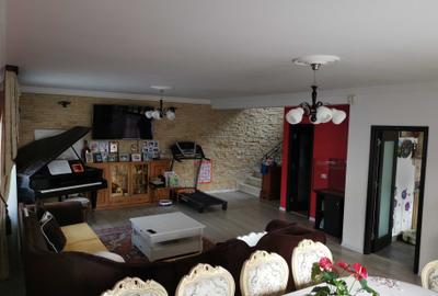 Casă cu 4 camere cu Teren 420 Mp în Piața Centrală - 6