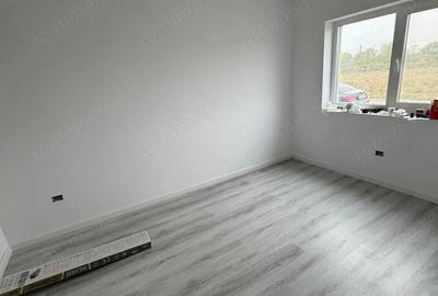 Casă cu 5 camere cu Teren 305 Mp în Remetea Mare - 2