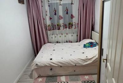 Apartament cu 3 camere semidecomandat în Craiovița Nouă - 4