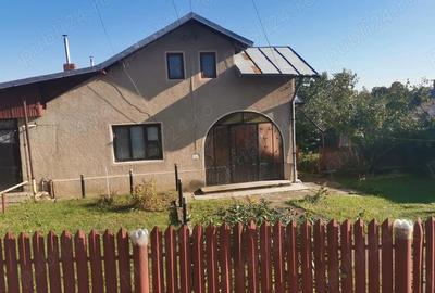 Casă cu 5 camere cu Teren 1300 Mp în Central - 2