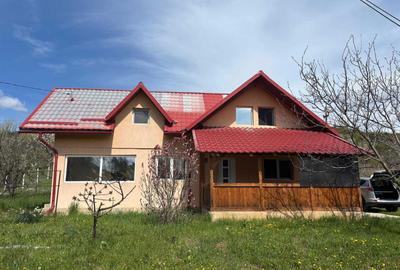 Casă cu 4 camere în Buteni - 1