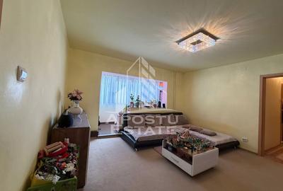 Apartament cu 3 camere semidecomandat, mobilat în Girocului - 2