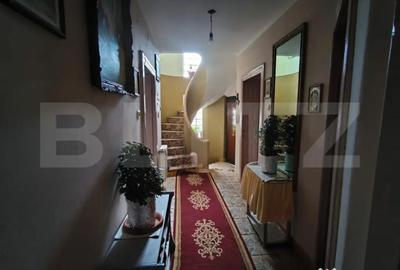 Casă cu 9 camere cu Teren 416 Mp în Central - 4