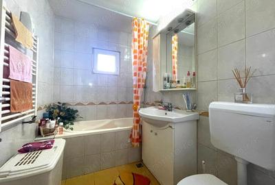 Apartament cu 3 camere decomandat în Soarelui