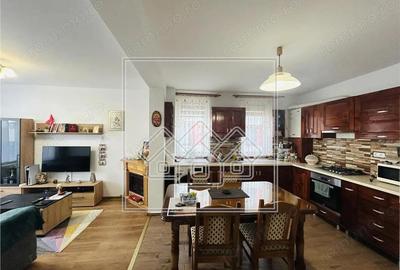 Casa cu 82 mp utili, gradina de 30 mp, Calea Cisnadiei - 13