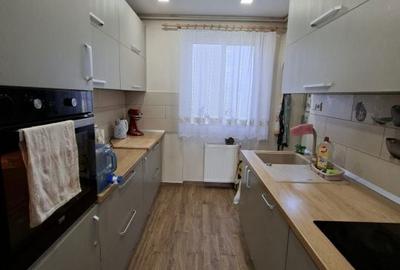 Apartament cu 4 camere decomandat în Progresul - 5