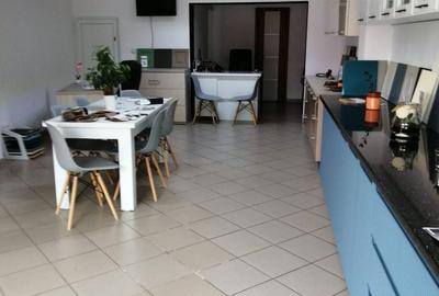 Spațiu comercial, de 105 mp, în Central - 3