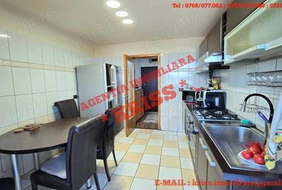 Apartament cu 4 camere decomandat în Central - 1