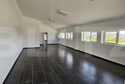 Spațiu comercial, de 2,351 mp, în Mărișelu - 2