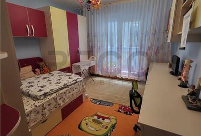 Apartament cu 3 camere decomandat în Valenta - 19