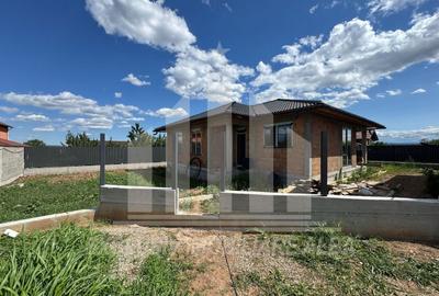 Casă individuală cu 4 camere cu Canalizare în Micești - 1