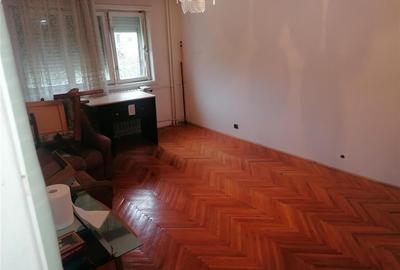 Decomandat Etaj 1 cu 2 Balcoane zona Soarelui - 8