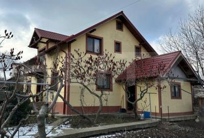 Casă cu 5 camere cu Teren 600 Mp în Fălticeni - 2